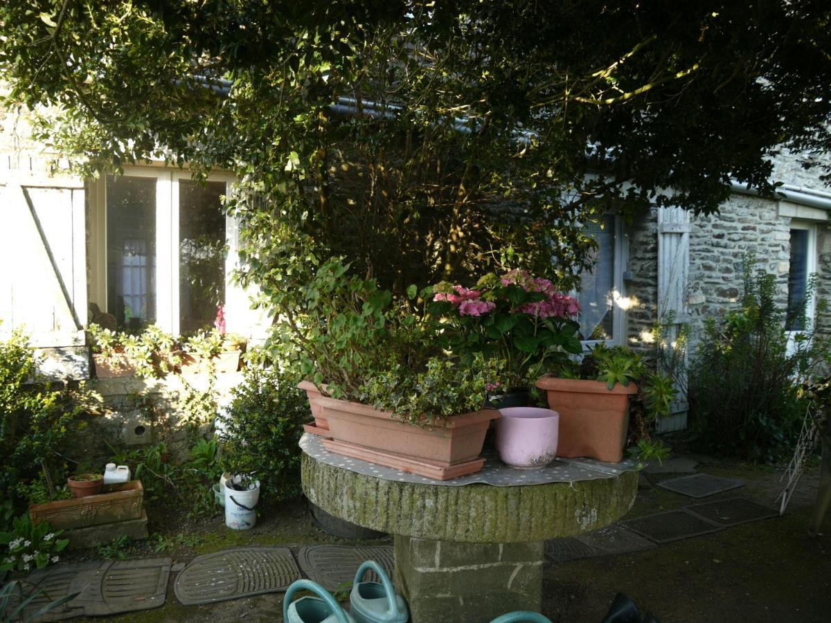 Bed and Breakfast Les Miquelots Pont-d'Ouilly Exterior foto